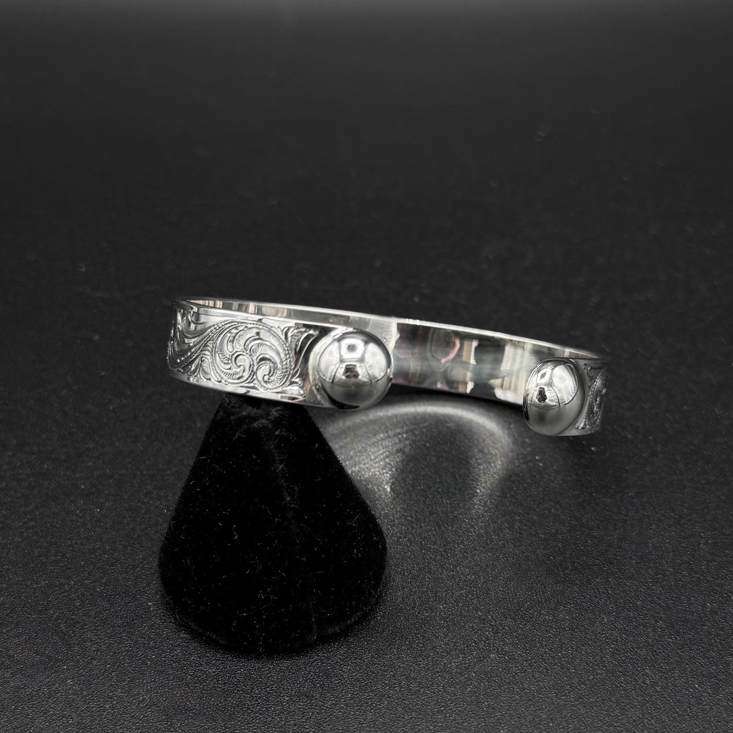 1/2" Cuff with Domes