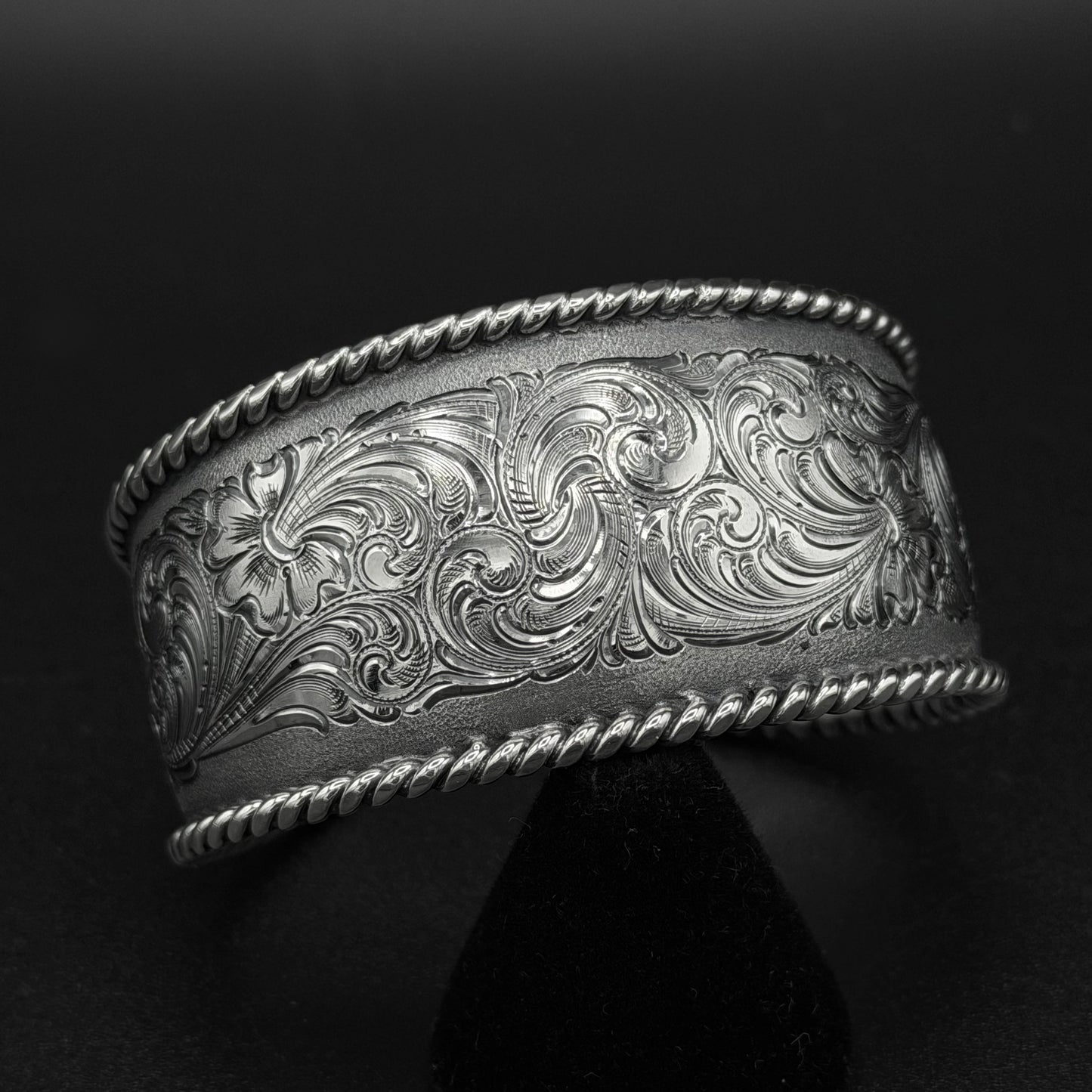 Rope Edge Cuff Bracelet