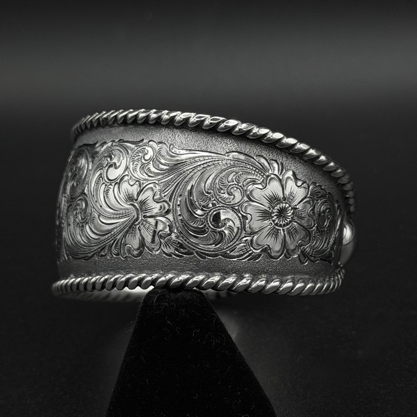 Rope Edge Cuff Bracelet
